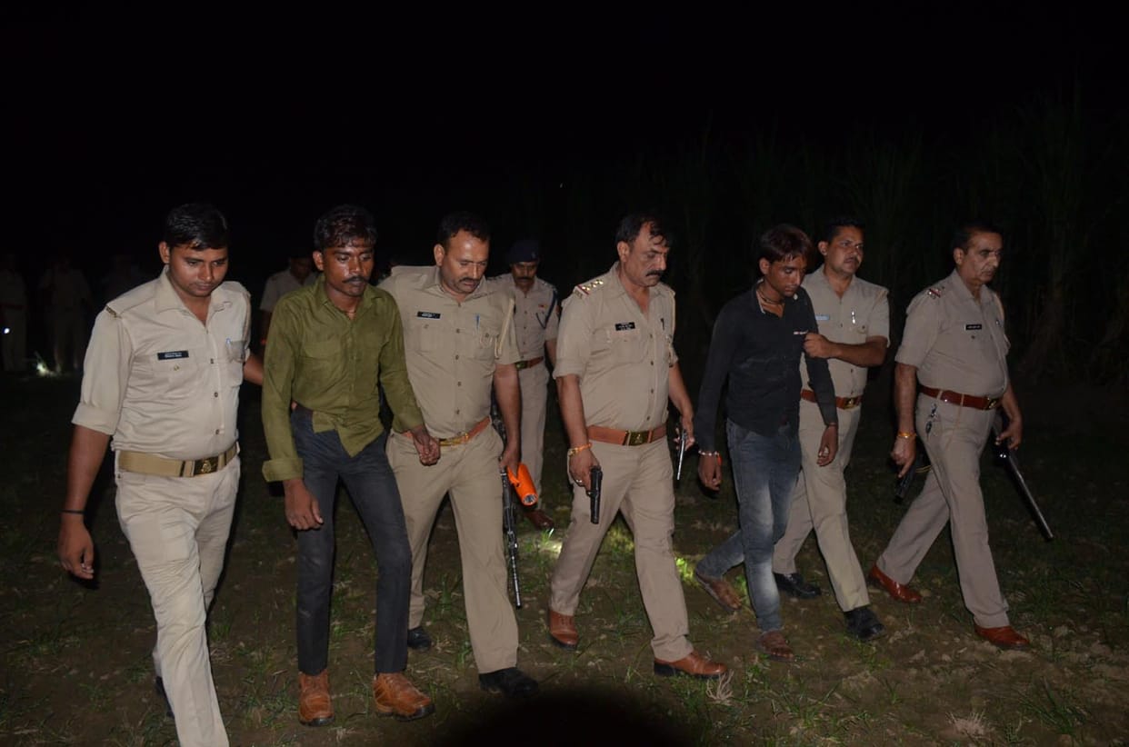 Police confronted with miscreants plotting robbery