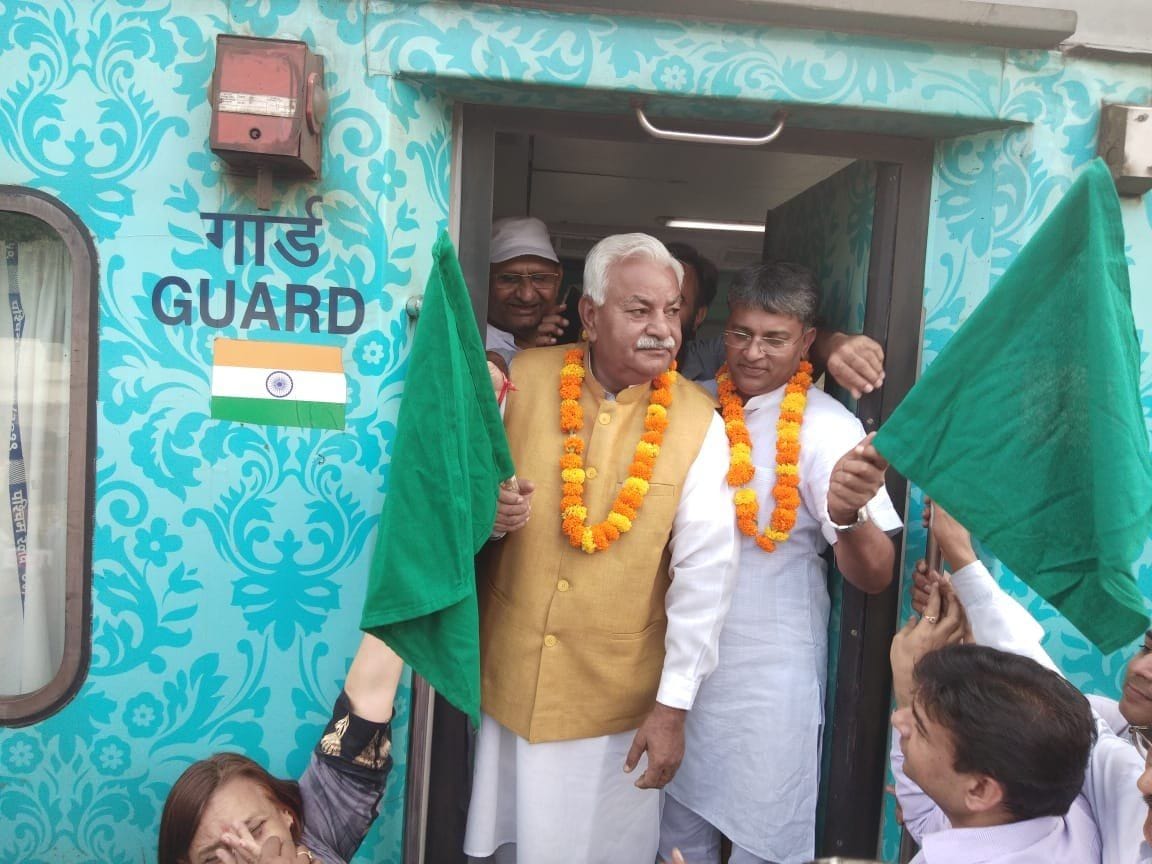 train stopeg, indore, businessman