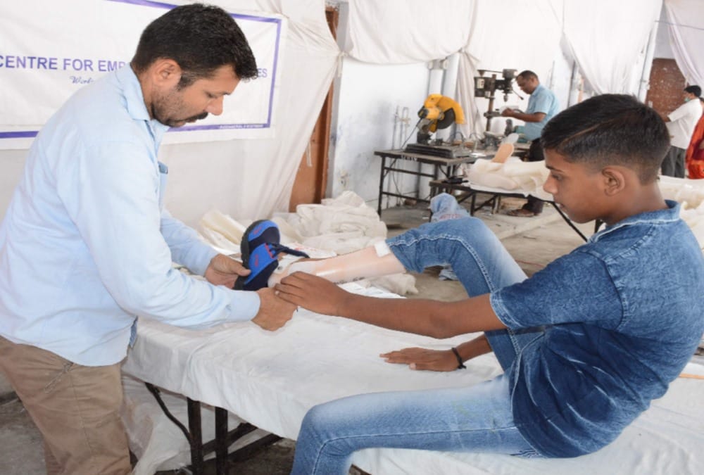 Amar ujala divyang shivir 2019 Artificial body parts given to 110 people in dehradun 