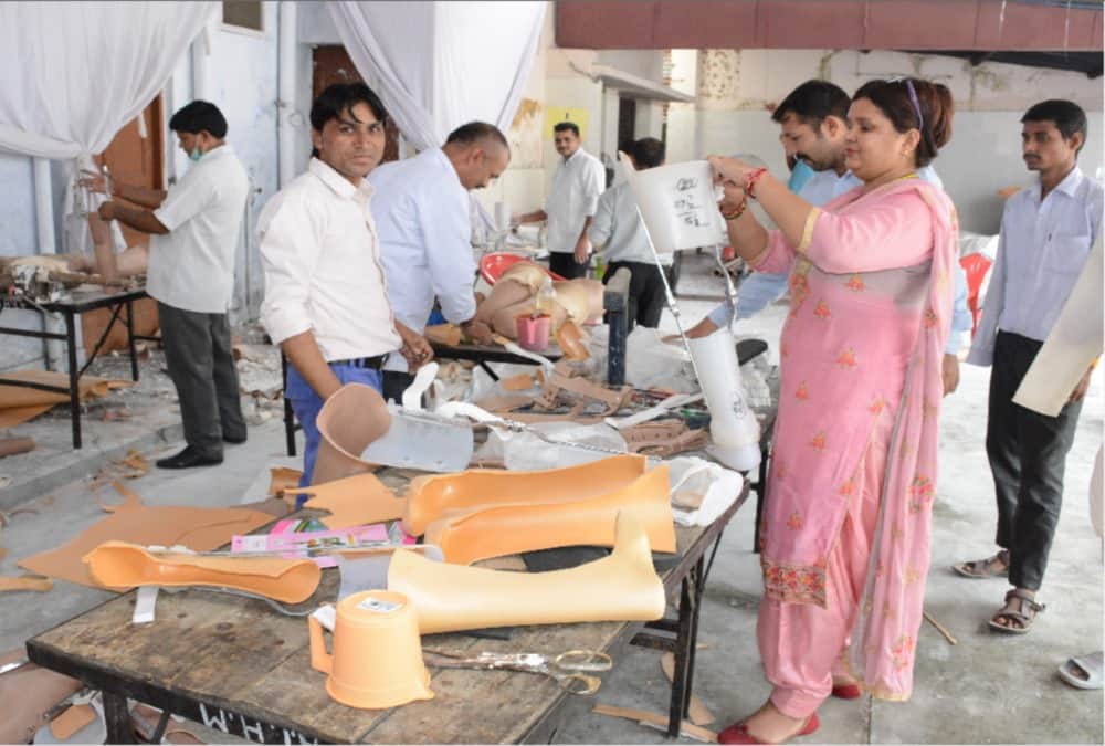 Amar ujala divyang shivir 2019 Artificial body parts given to 110 people in dehradun 