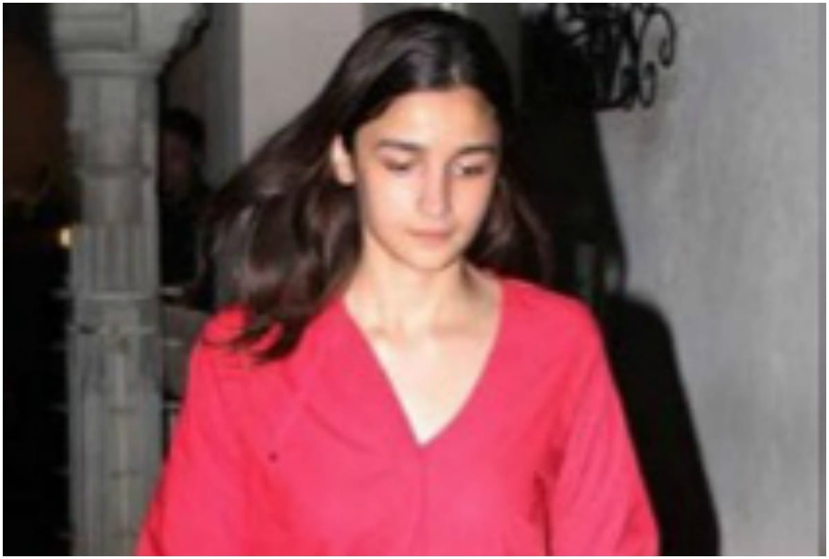 alia bhatt teaches silence lesson to paps video viral