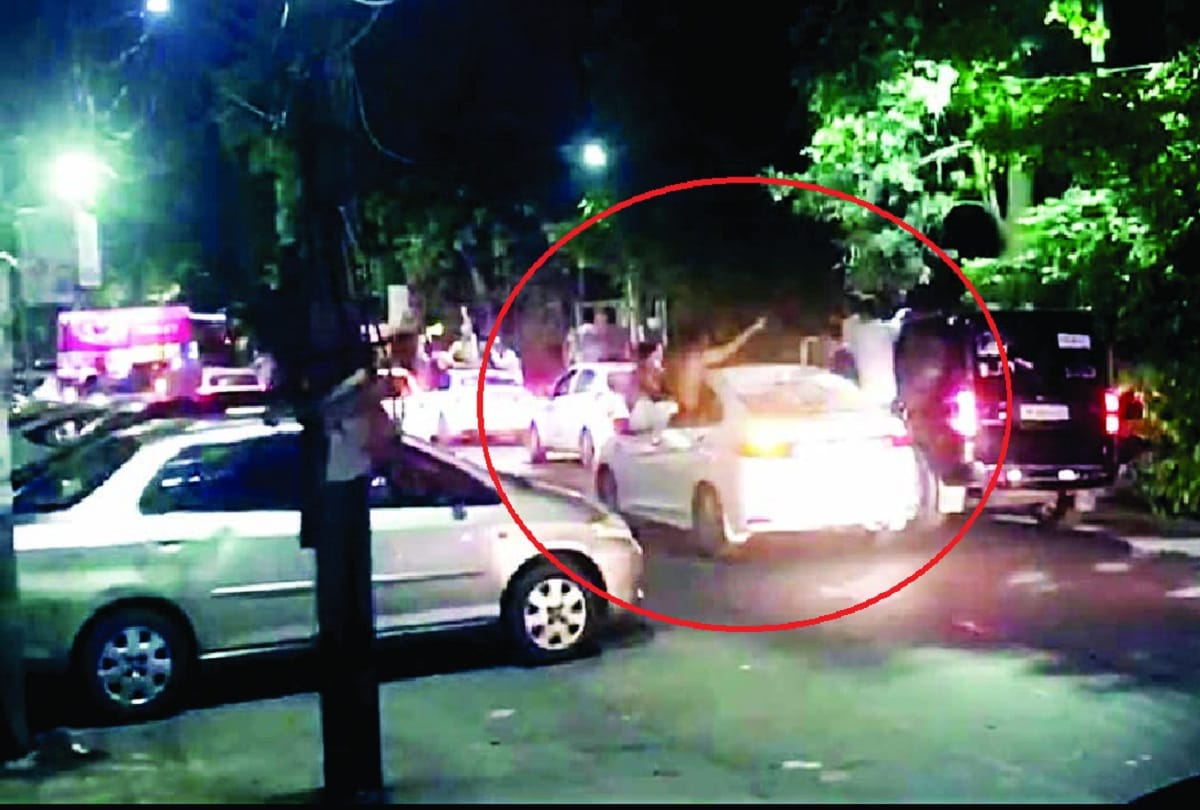 Supporters of candidates break traffic rules after results of DUSU election