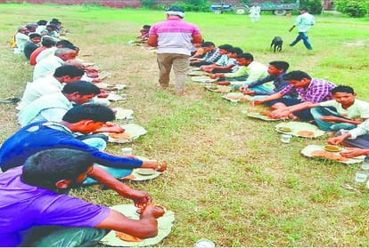 Mathura villagers shradh for peace of the cow's soul in pitru paksha 2019