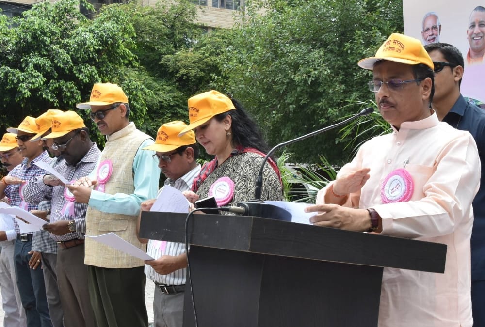 Ministers participate in cleanliness campaign in Lucknow.