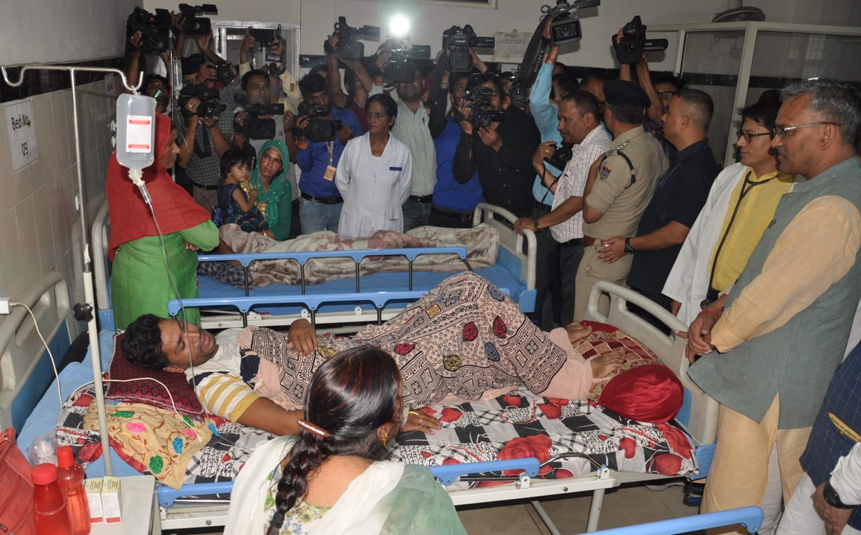 CM, MP and Minister distributed fruits to patients