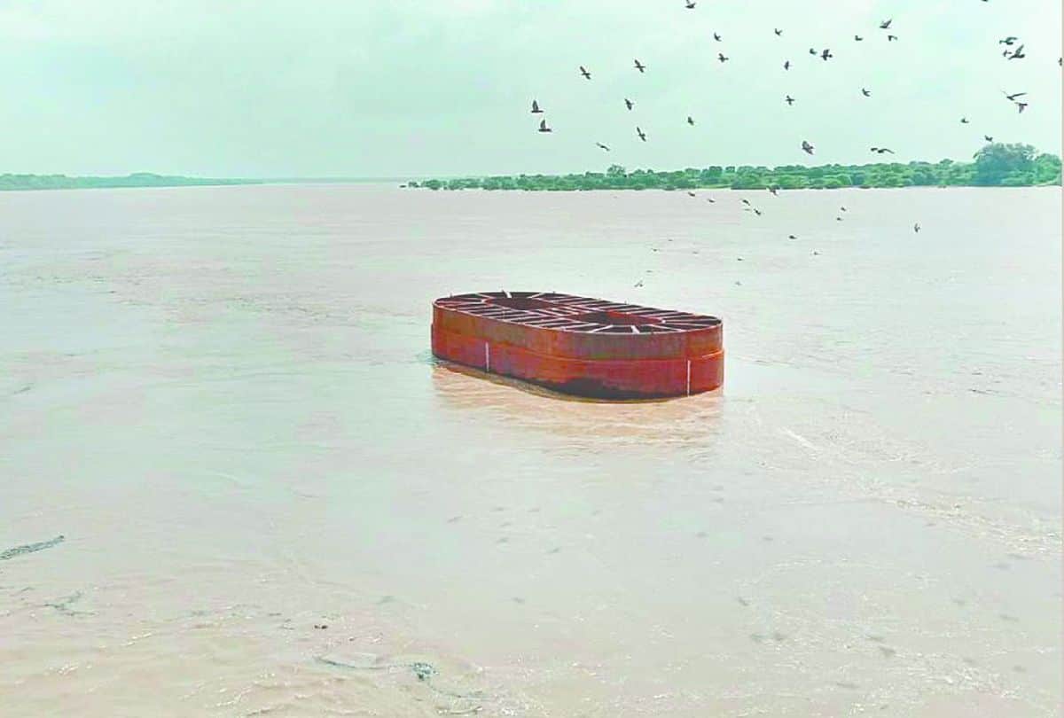 flood alert In Agra due to Chambal river water level reaches near danger mark