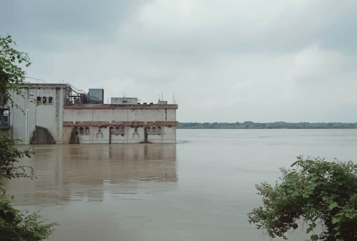 flood alert In Agra due to Chambal river water level reaches near danger mark
