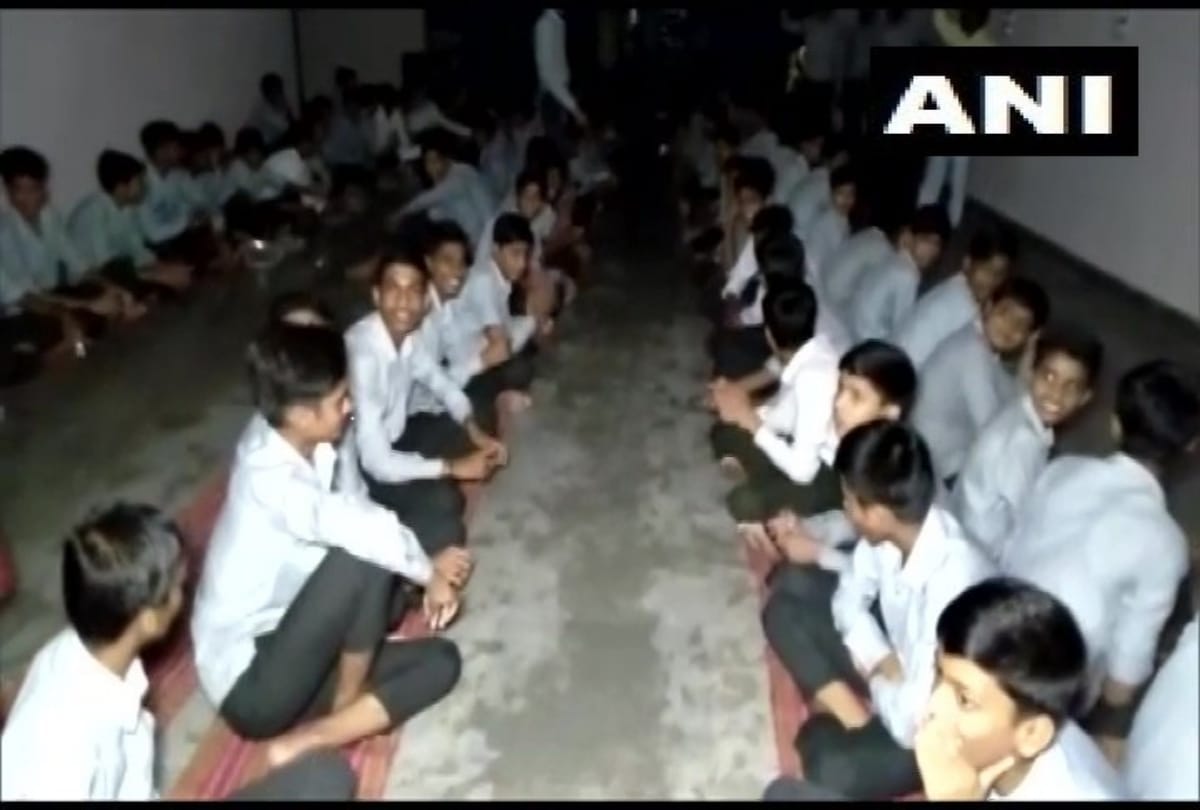 In flood more than 350 students and 50 teachers stuck in school