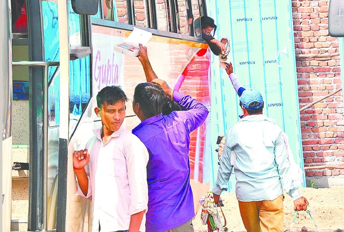 police deployed Quick Response Team outside Taj Mahal