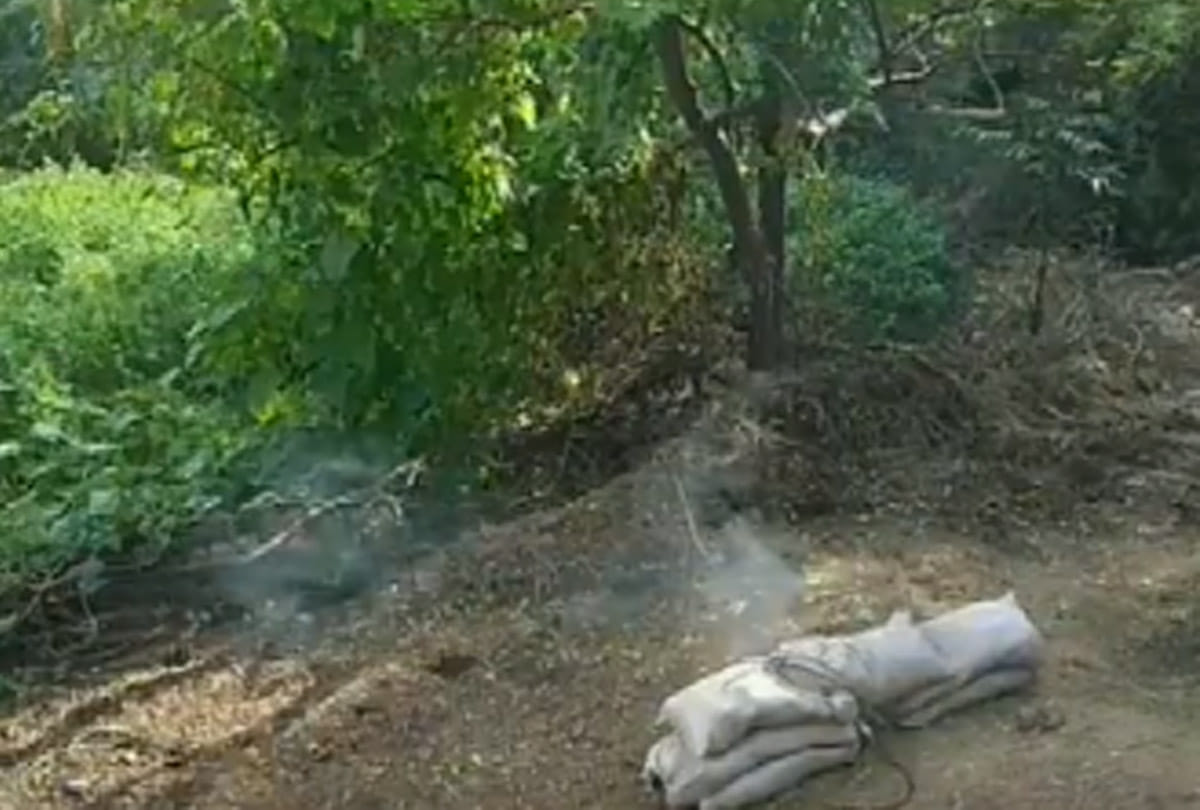 indian army destroyed 120 mm live mortar shell which was found  in Balakote village