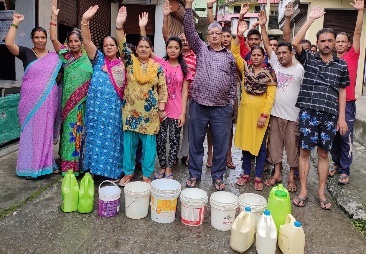 Villagers of Nawali, struggling with water crisis, demonstrated