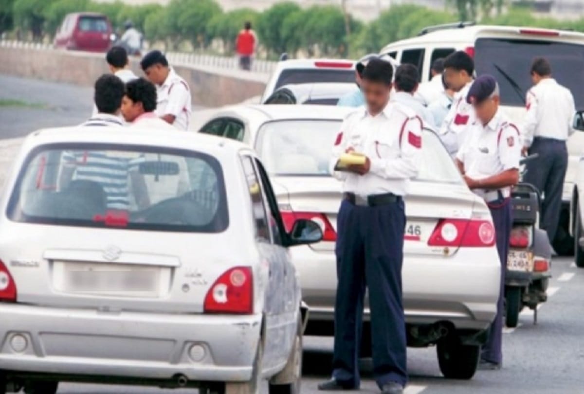 Challan money is being taken in polythene and box