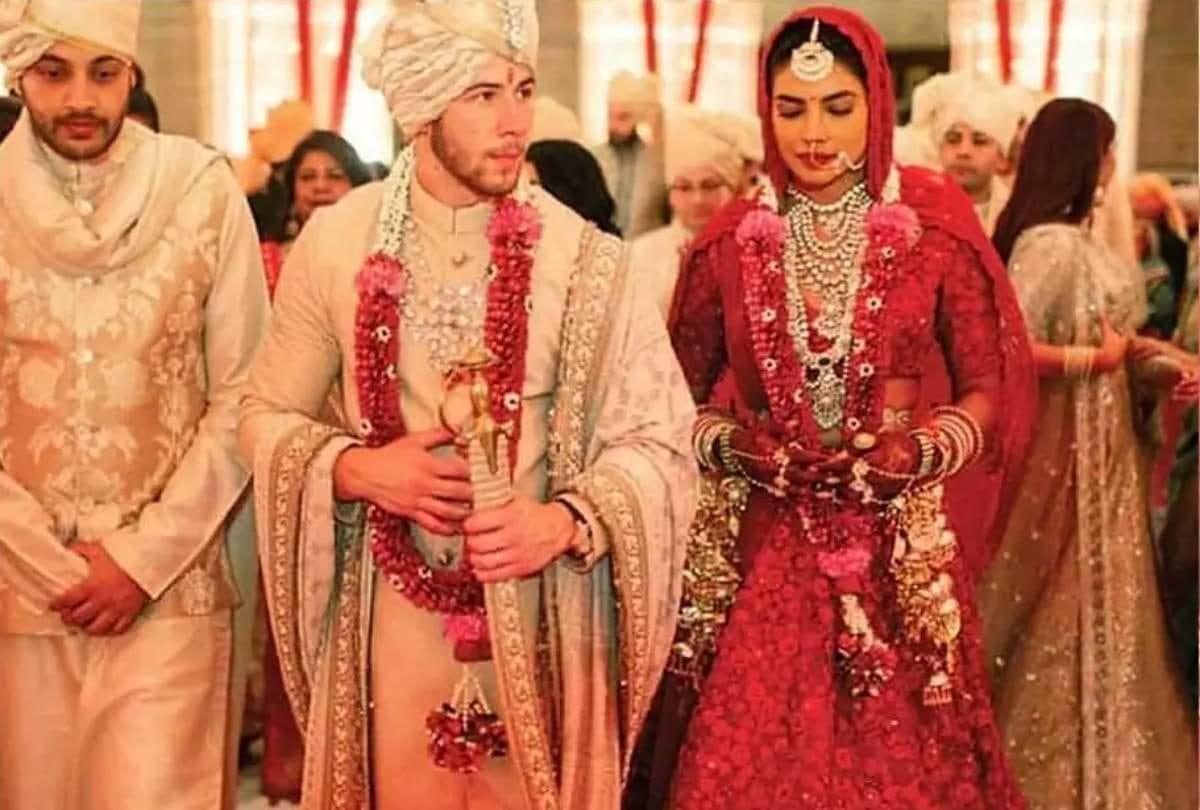 pakistani actress iqra Aziz copy priyanka chopra red lehenga