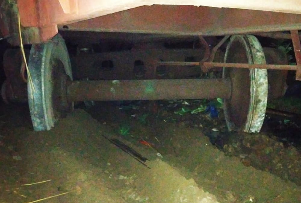 goods train derail in Sultanpur Junction.