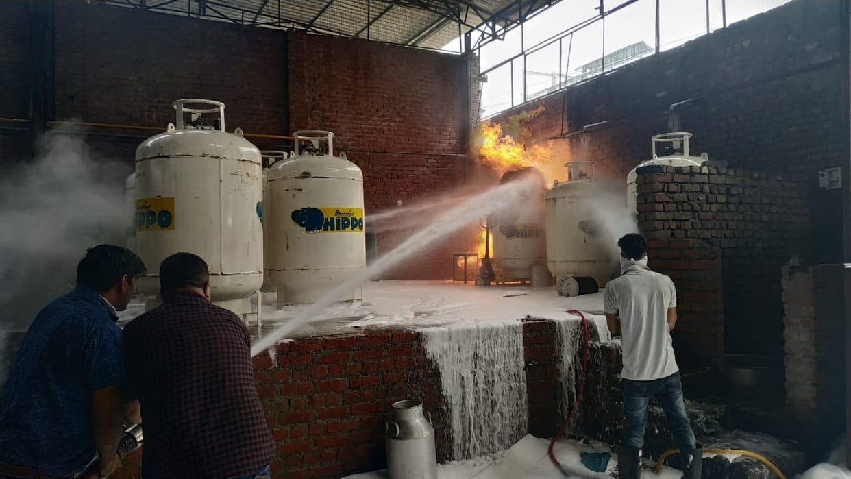 LPG, fire, 13 injured