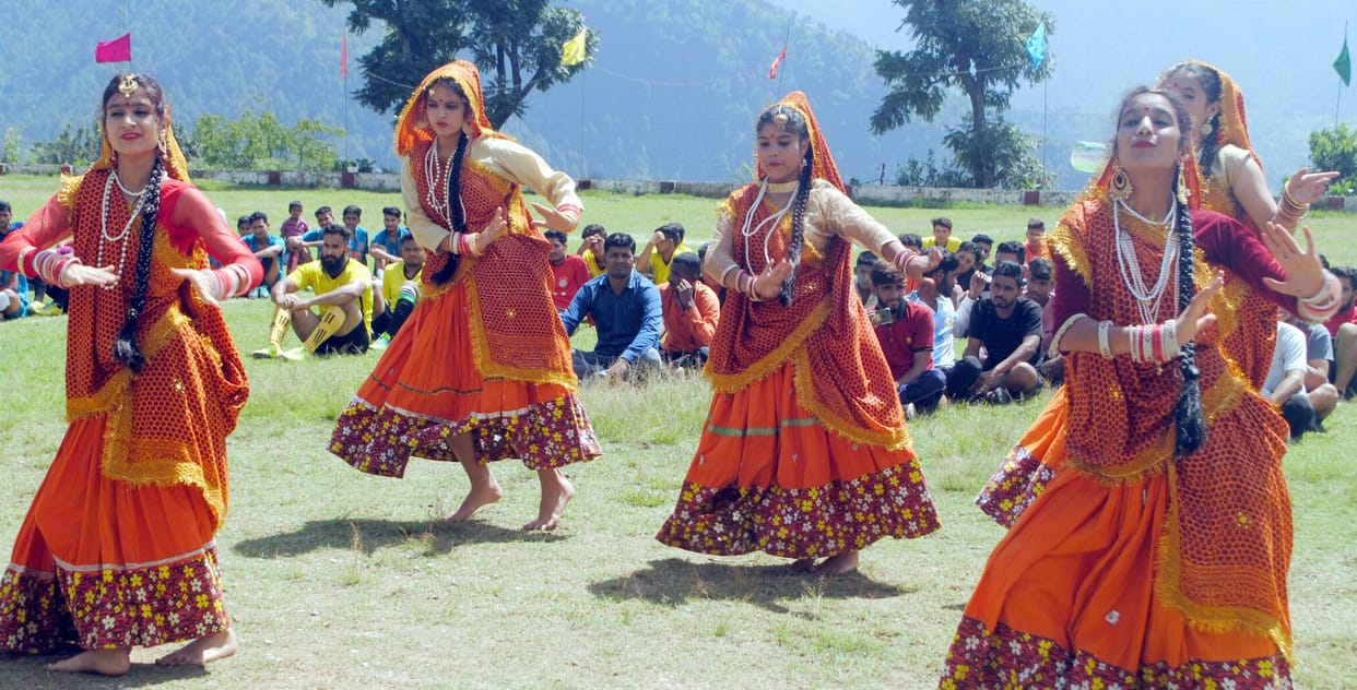 Colorful opening of state invitation football competition