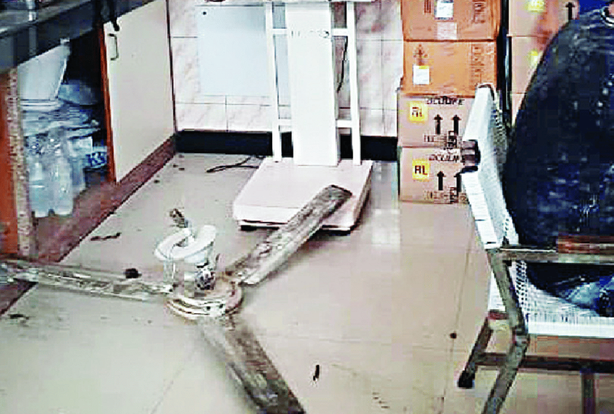 fan fall on child in bada hindu rao hospital 
