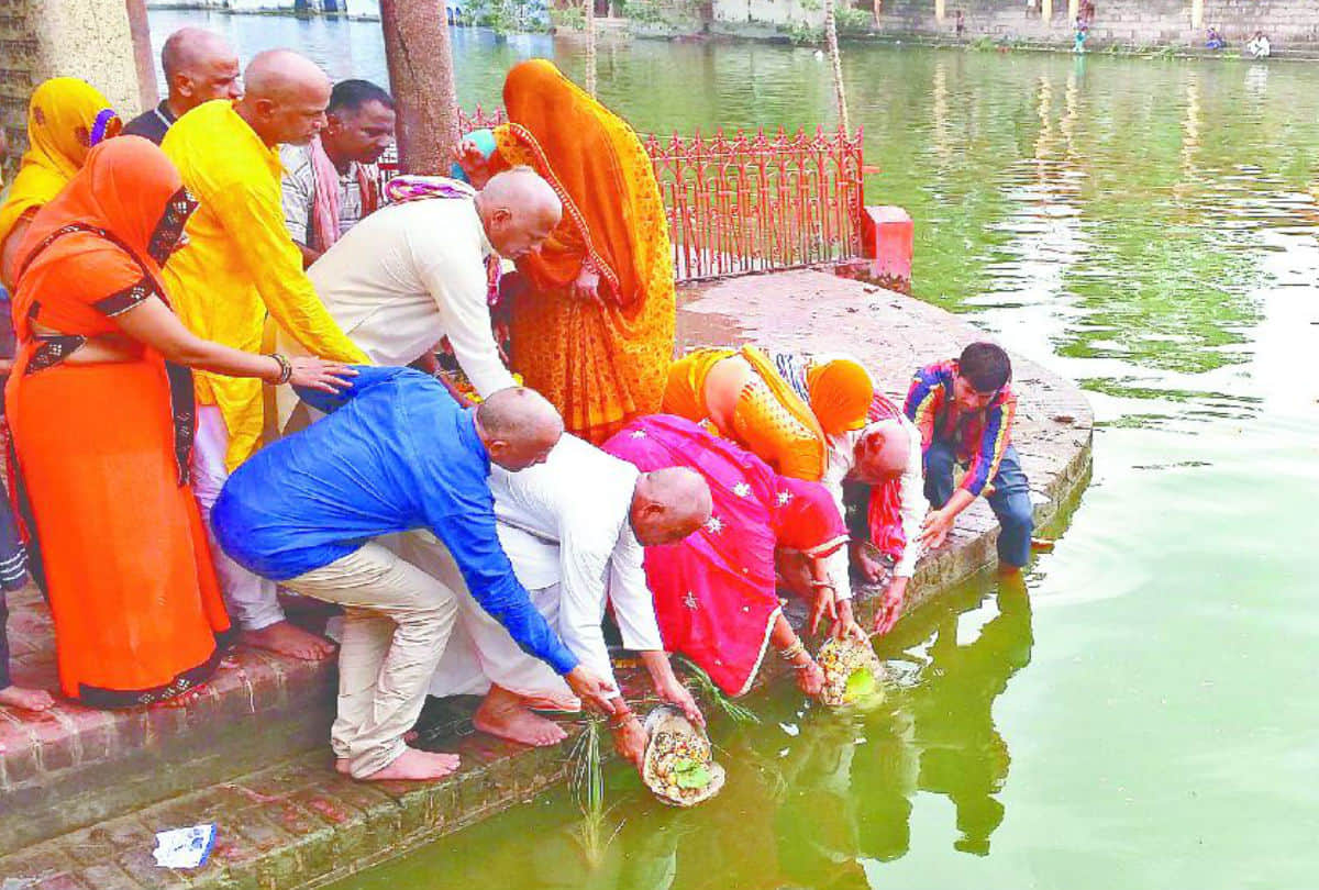 pitru paksha 2019 shradh Devotees Come for Tarpan in Ganga Ghat and Haripadi Soronji