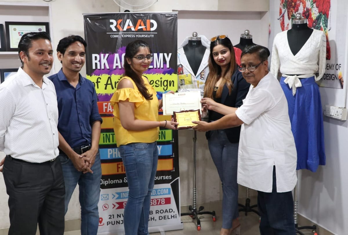 craze for fashion designing seen among students in Academy of art and design