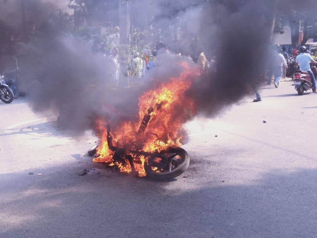 farmers protest in Roorkee set fire on bike