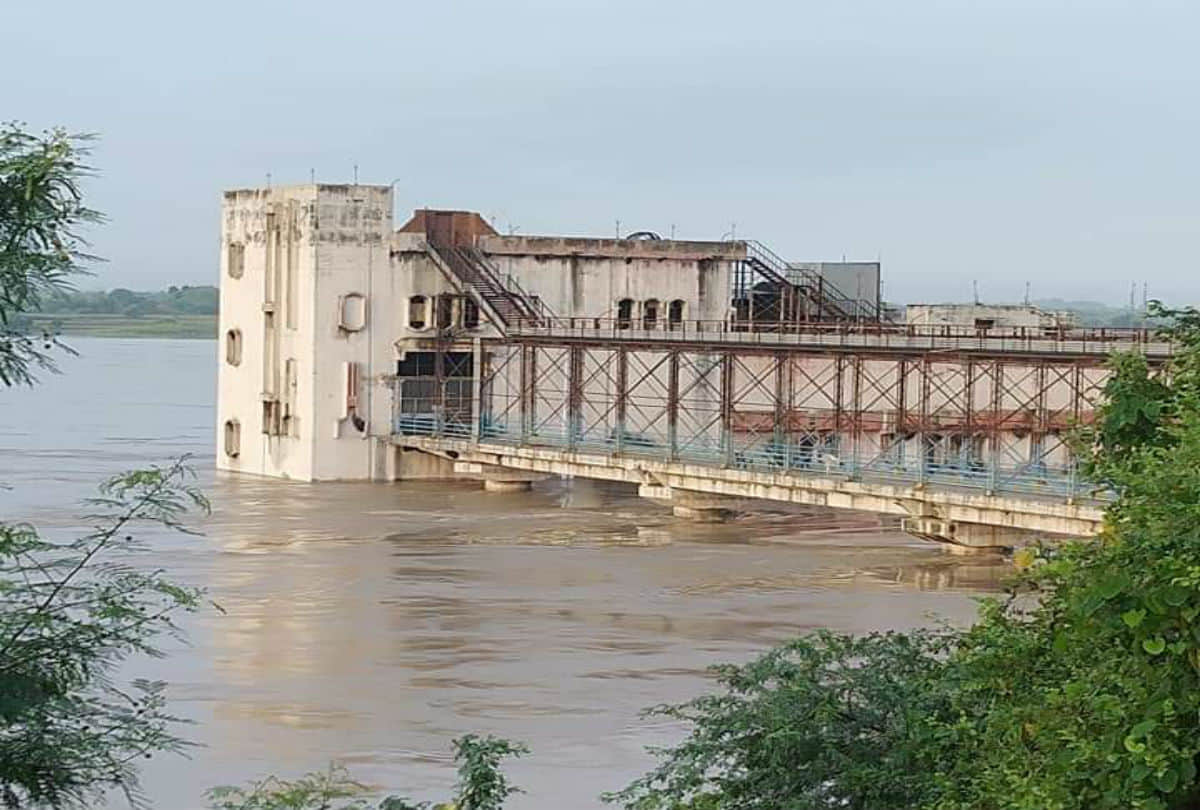 flood in chambal river due to water level crossed the danger mark