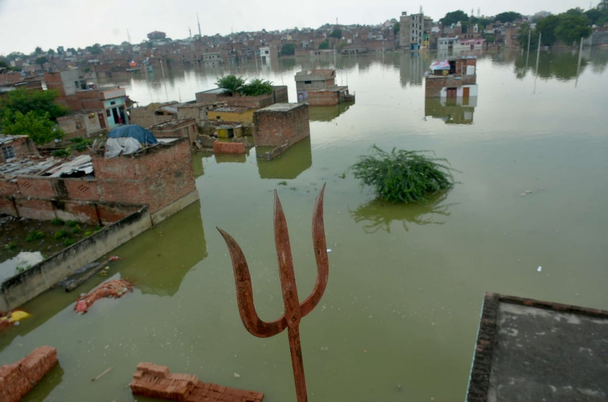people leave home after water getting enter in his house of varuna river varanasi