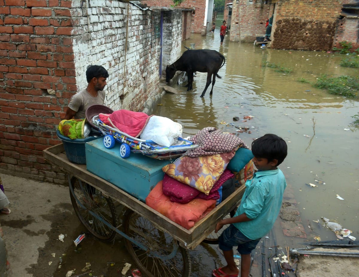 people leave home after water getting enter in his house of varuna river varanasi