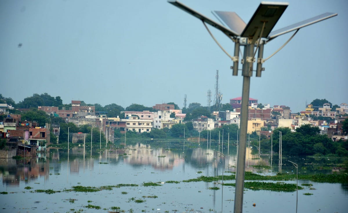people leave home after water getting enter in his house of varuna river varanasi