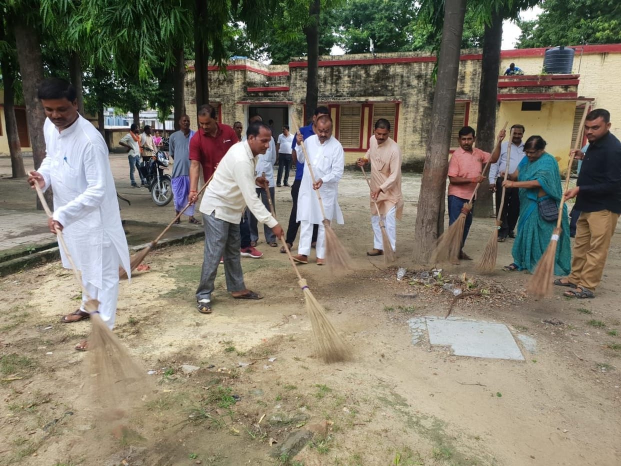MLA sweeps under Sanitation Service Week