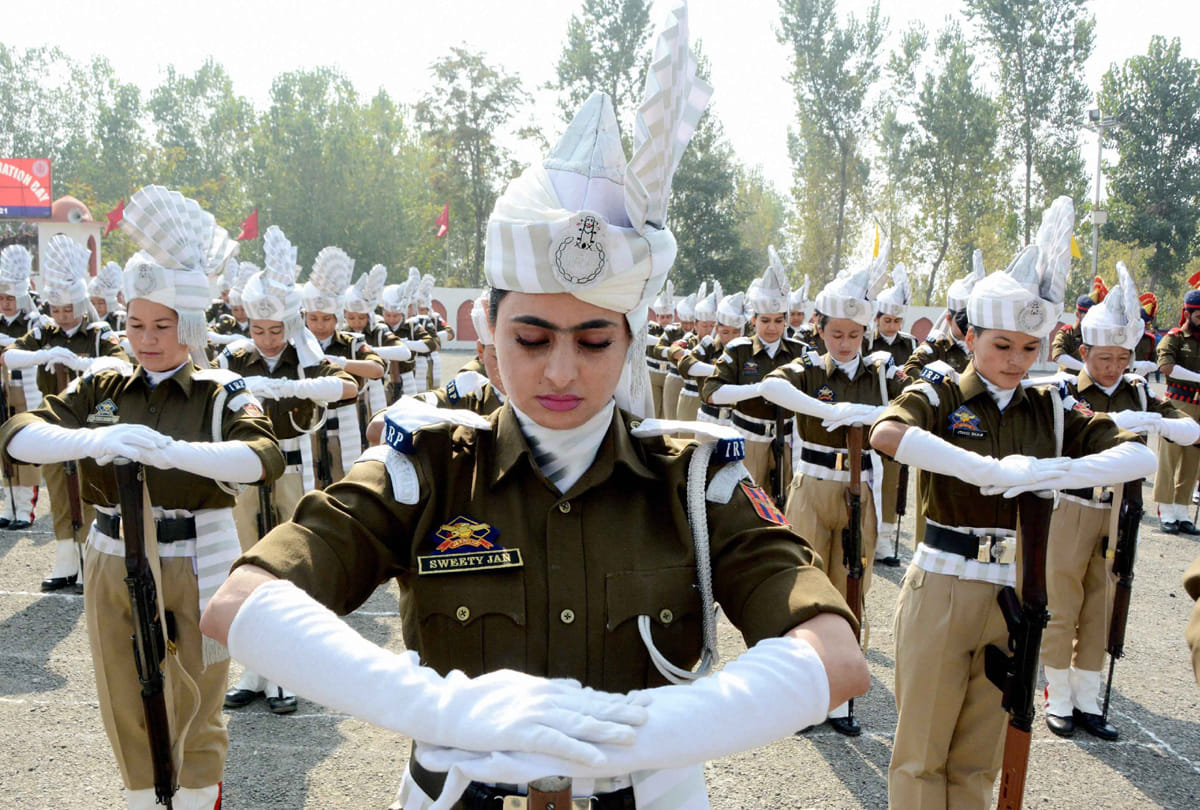 On Independence Day 125 police personnel from jammu kashmir get medals for gallantry distinguished  meritoriou