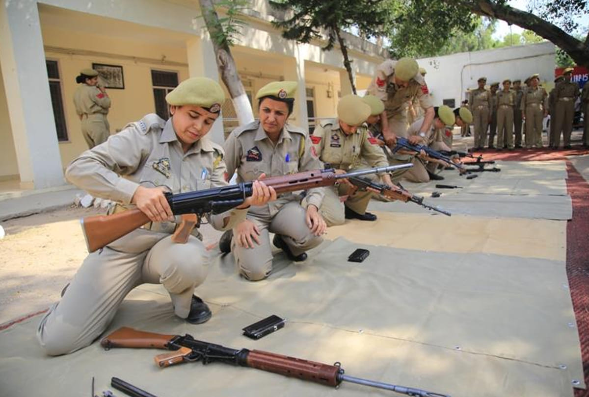 Online applications are invited from female candidates of Jammu Kashmir police for Constable