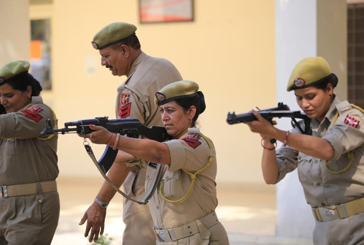Online applications are invited from female candidates of Jammu Kashmir police for Constable