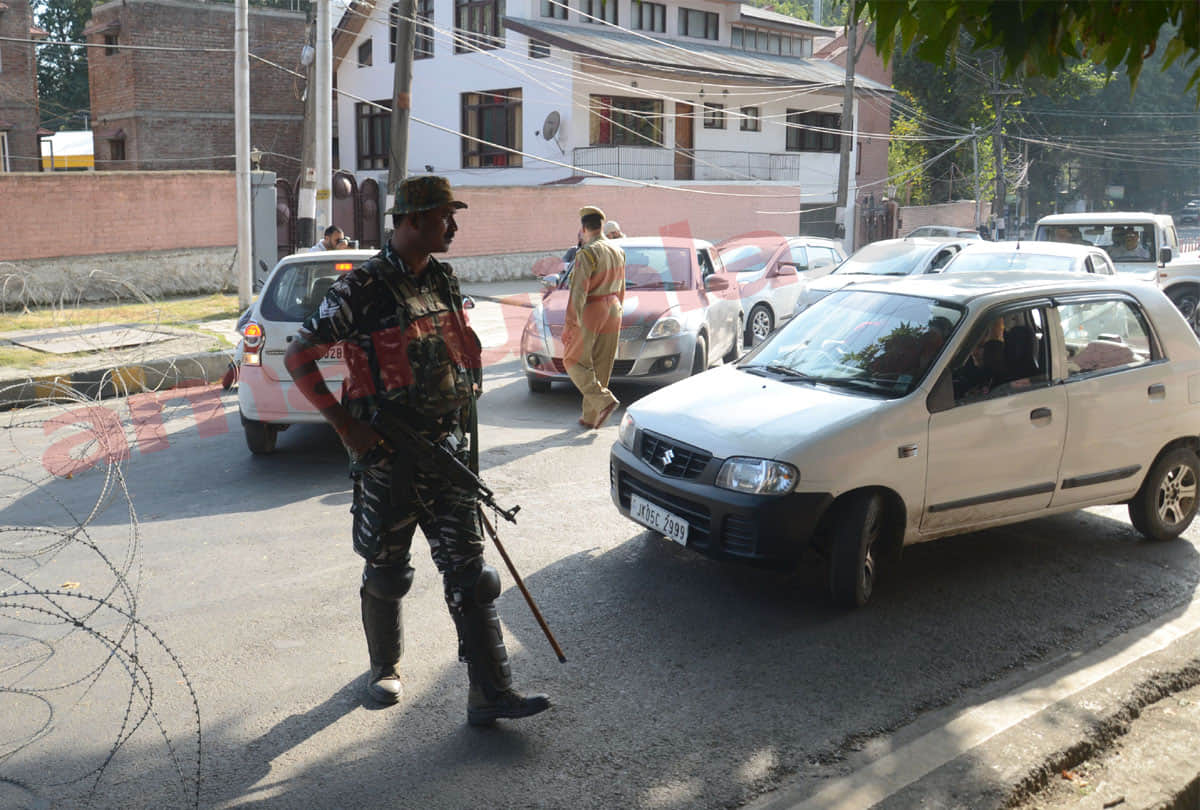 farooq abdullah house arrest photos after psa imposed on him in srinagar kashmir