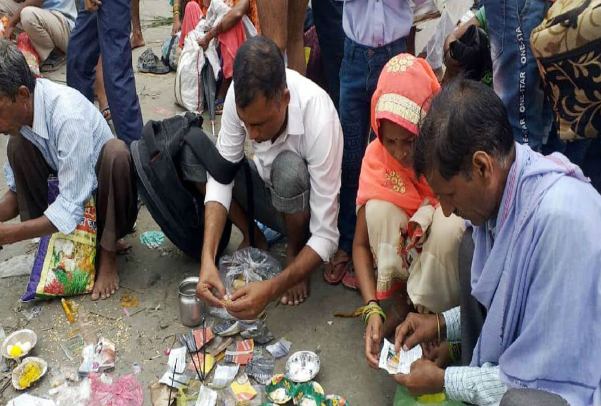 pitru paksha 2019 shradh Devotees Come for Tarpan in Ganga Ghat and Haripadi Soronji