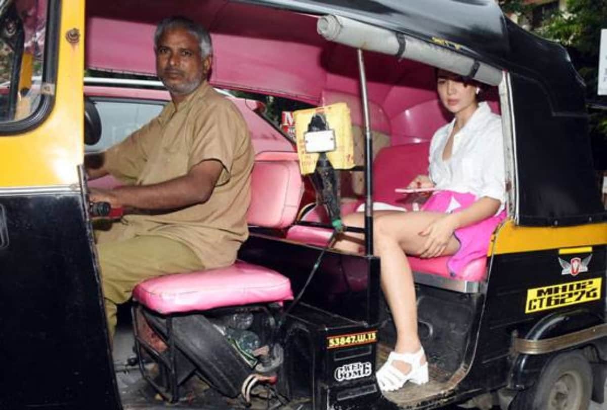 Bollywood News: Kim Sharma Spotted and Enjoy Auto Ride Here Look