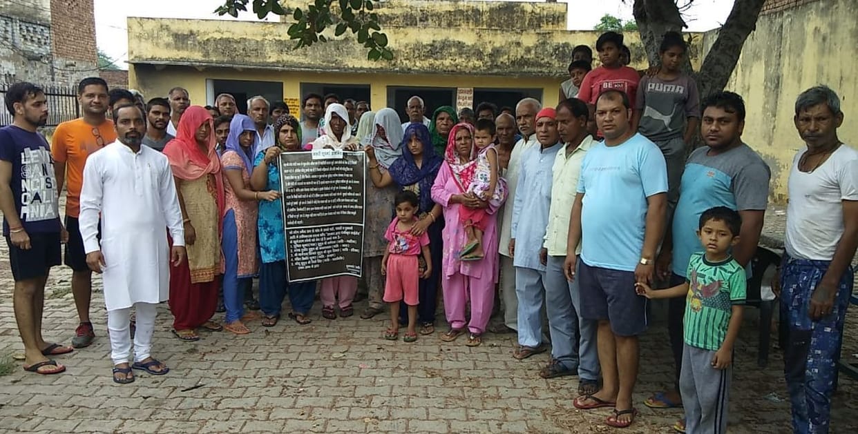 women protest against illegal wine supply