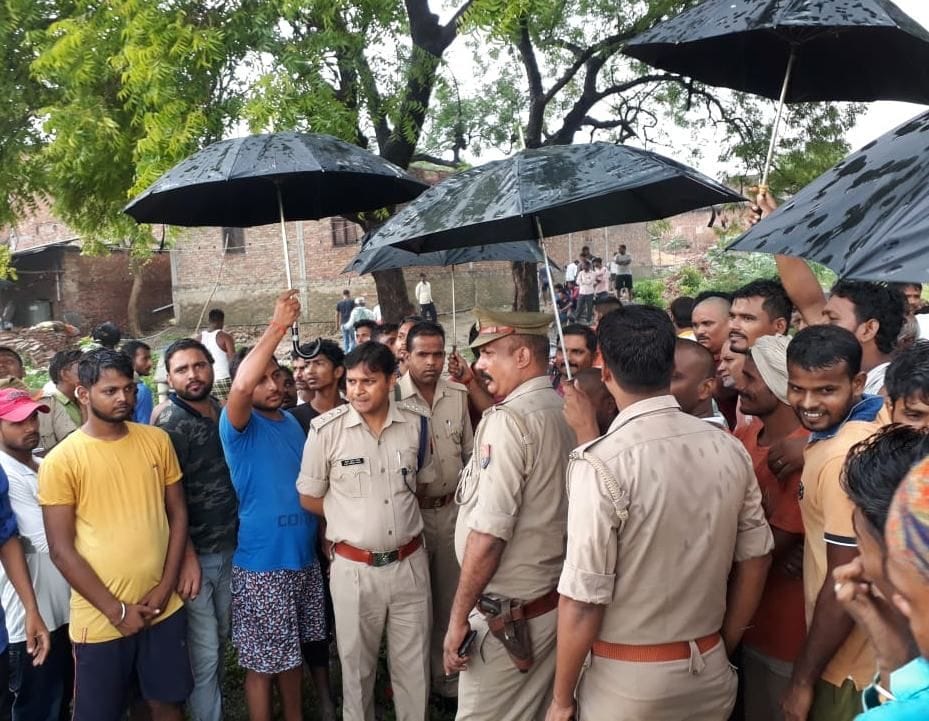 Anarchists broke statue of Deeh Baba, protest