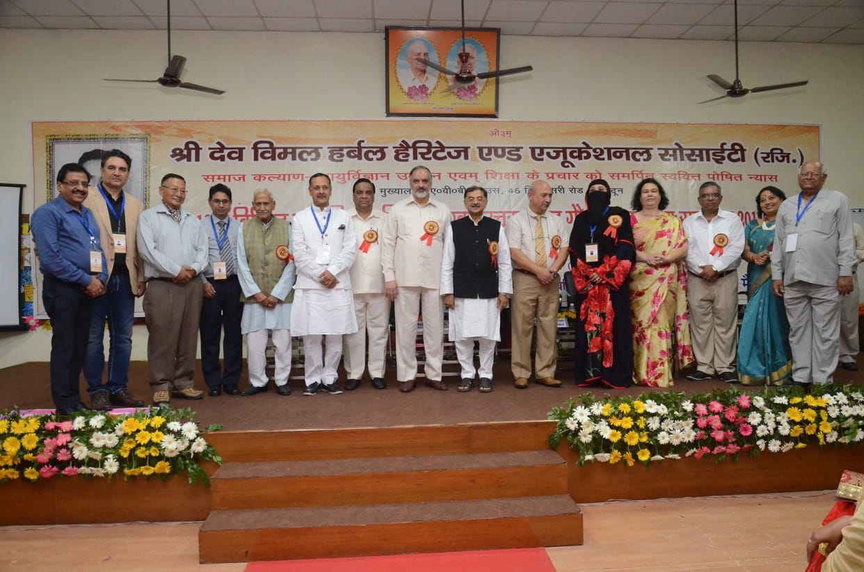 10 people honored, including two martyrs' families