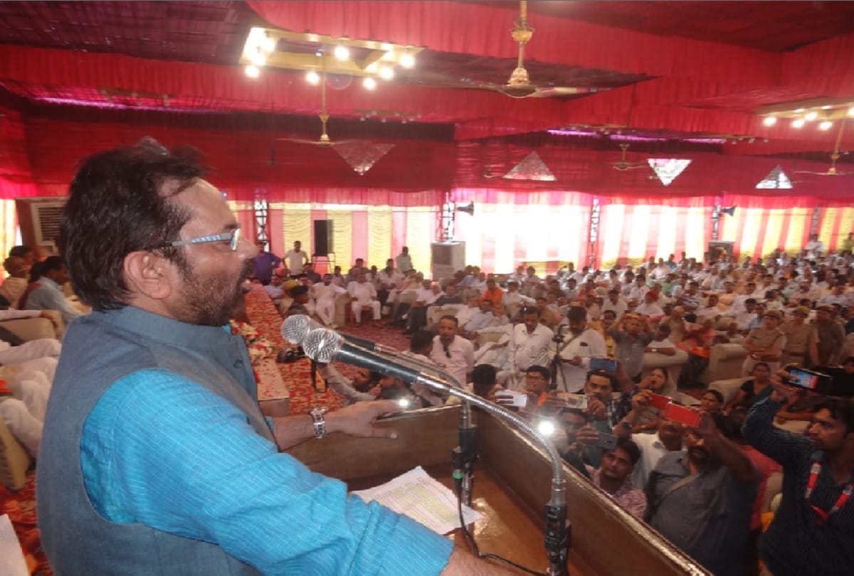 Mukhtar Abbas Naqvi put his views on ending Article 370 and 35A in rampur