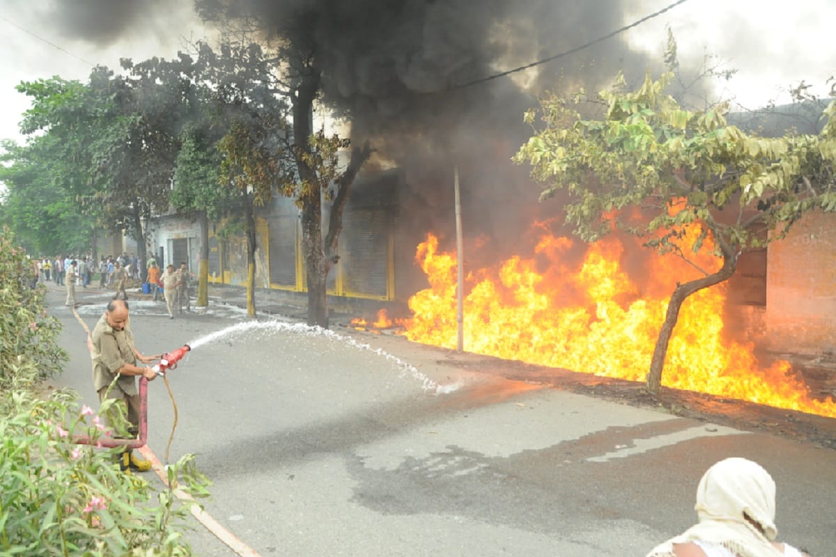Mercedes car and two activa burnt in fire at Muzaffarnagar of Uttar Pradesh