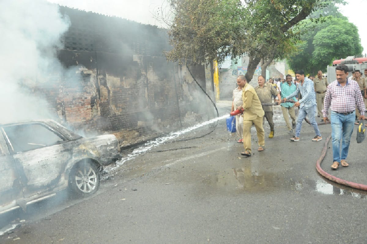 Mercedes car and two activa burnt in fire at Muzaffarnagar of Uttar Pradesh