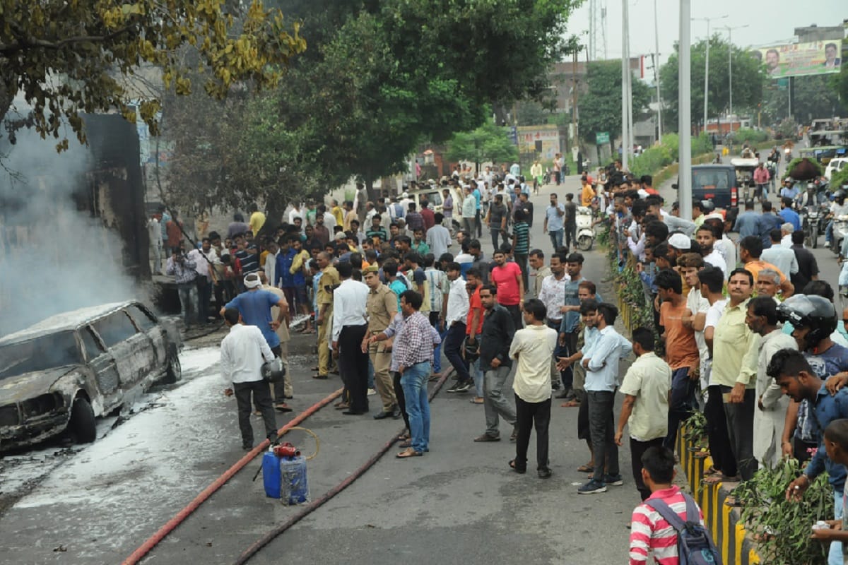 Mercedes car and two activa burnt in fire at Muzaffarnagar of Uttar Pradesh