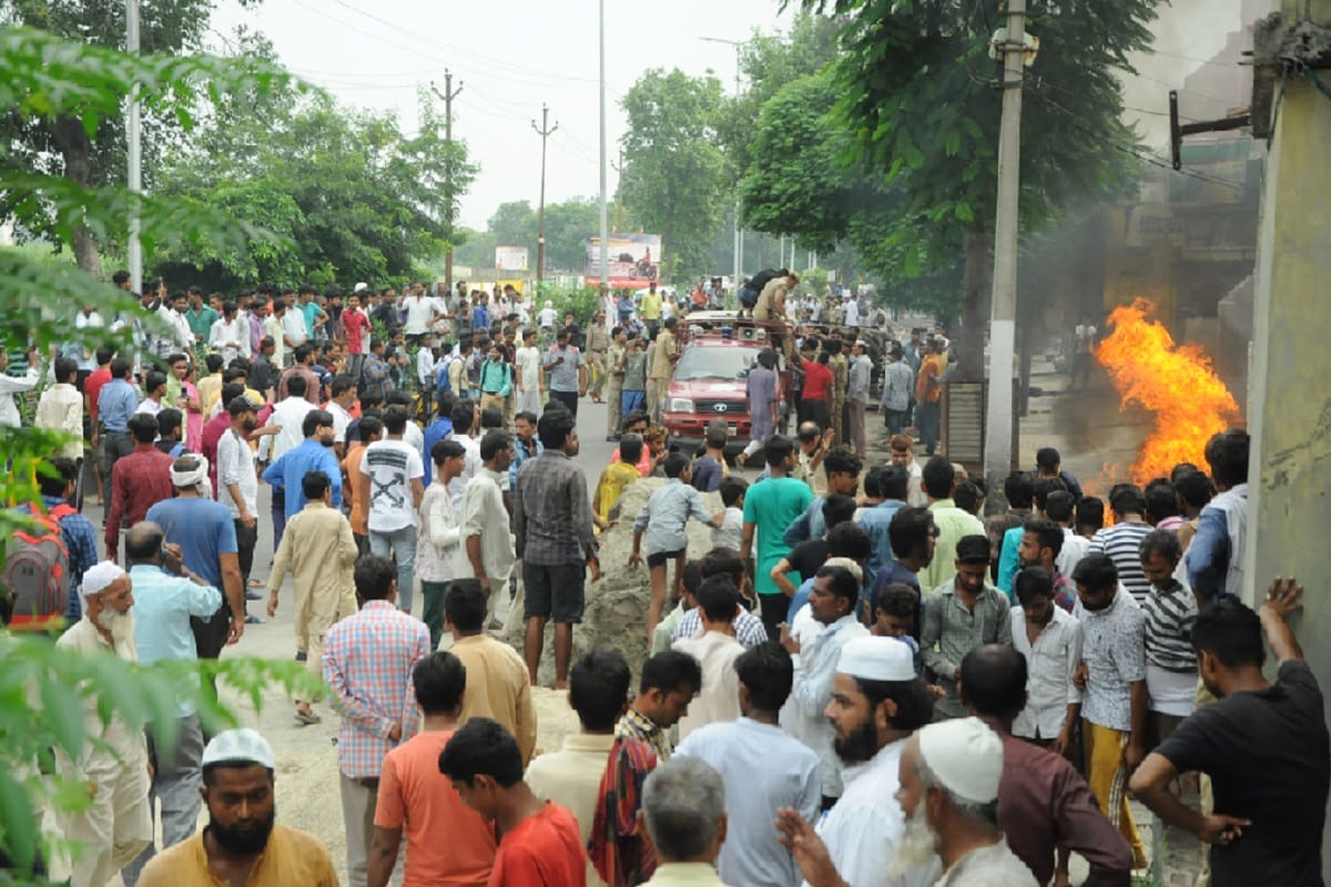 Mercedes car and two activa burnt in fire at Muzaffarnagar of Uttar Pradesh