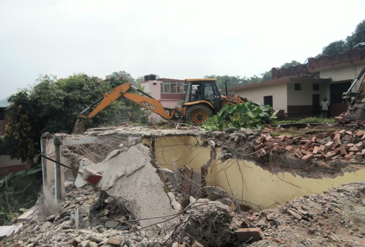 City Council removed illegal occupation in Nahan himachal