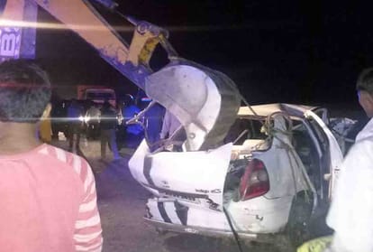 High speed tractor uncontrolled and hit the car at etawah