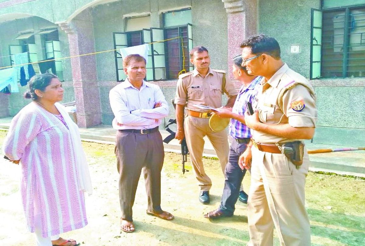 students pelted stones on principal's house after school girl death in mainpuri