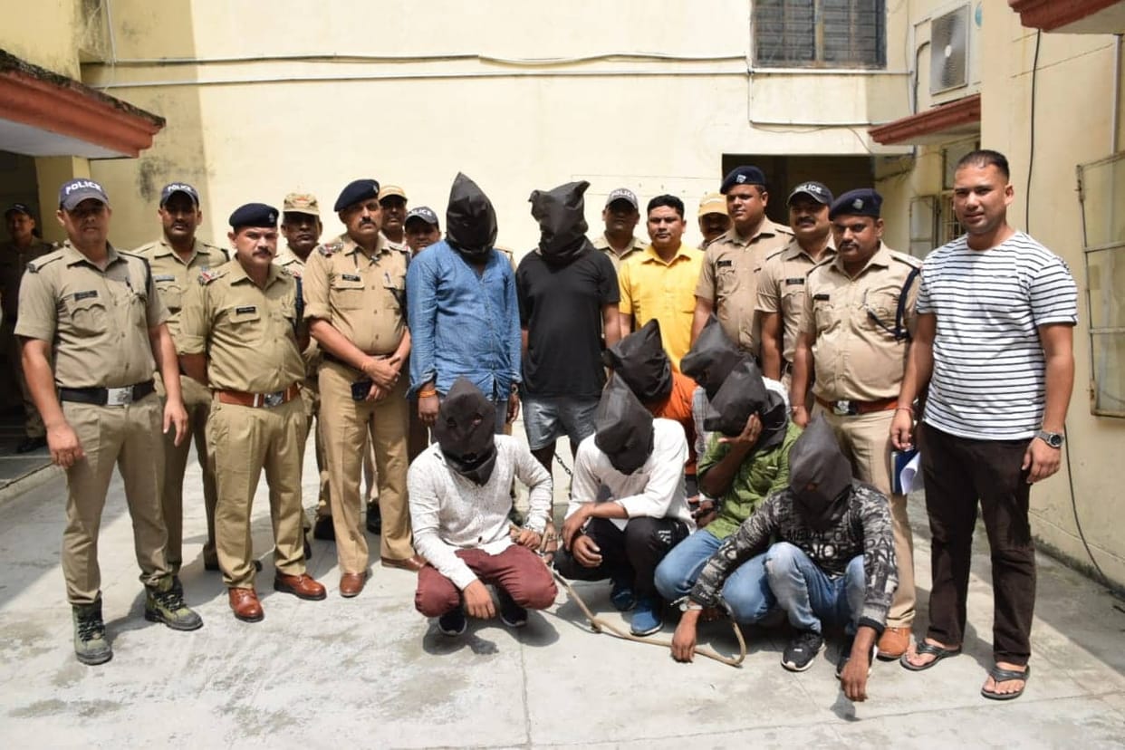 Thieves stormed main branch of District Cooperative Bank, police arrested Hi-Tech thugs gang