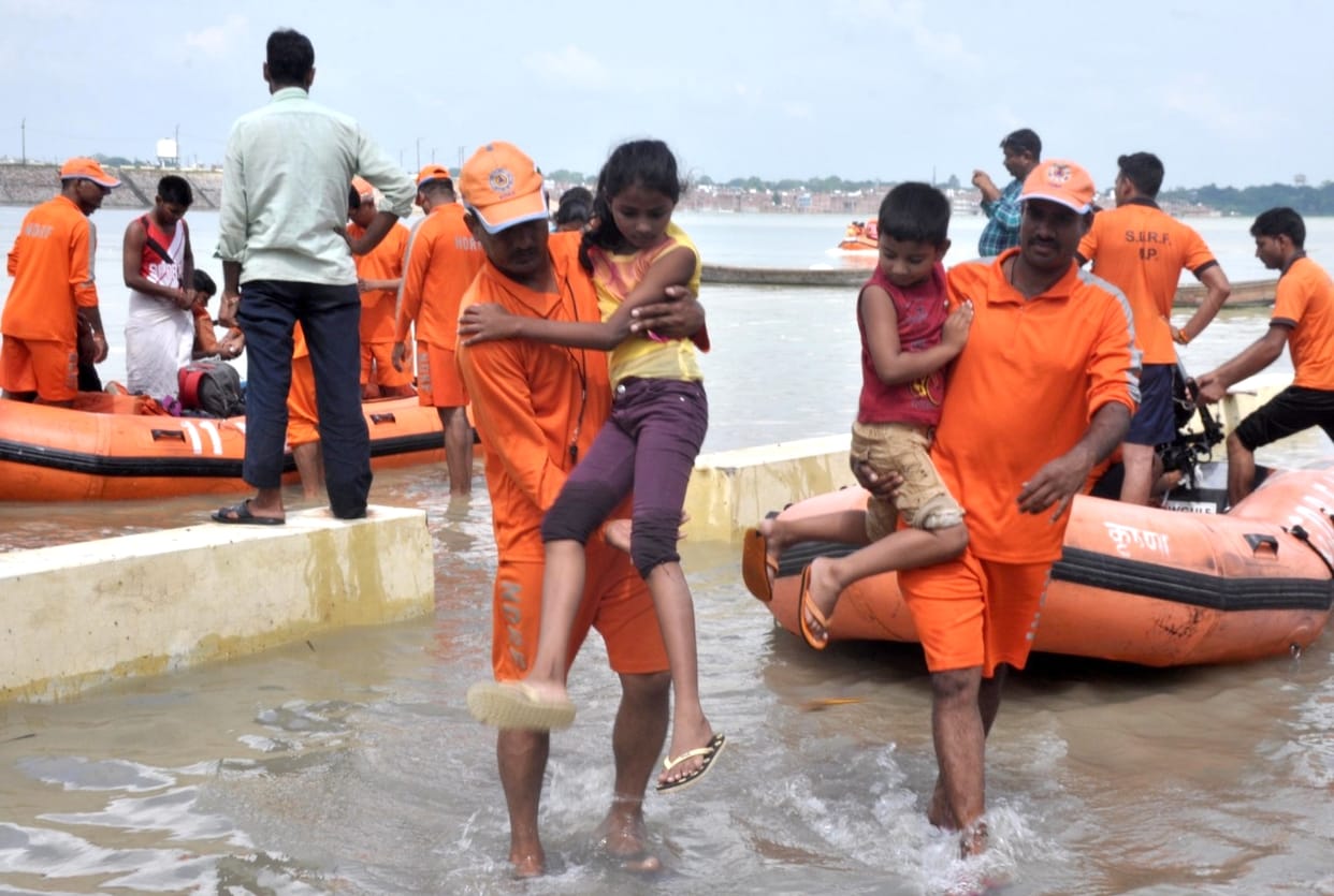 Prayagraj: Angels became soldiers for more than 200 people trapped in floods