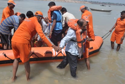 Prayagraj: Angels became soldiers for more than 200 people trapped in floods