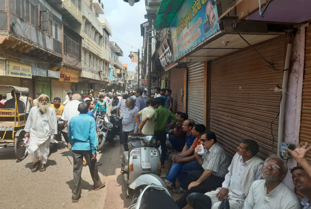 protest against murder of factory owner in mathura